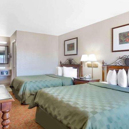 Days Inn By Wyndham Kingman East Екстериор снимка