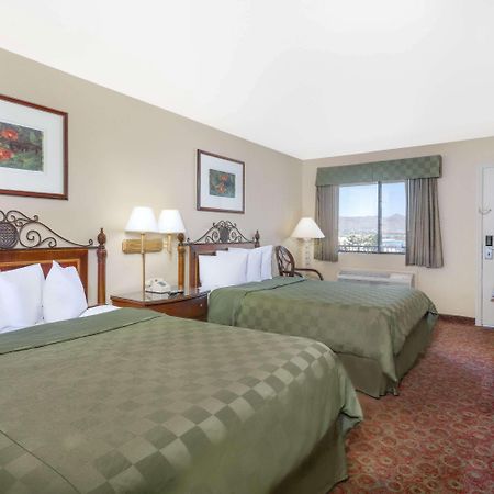 Days Inn By Wyndham Kingman East Екстериор снимка