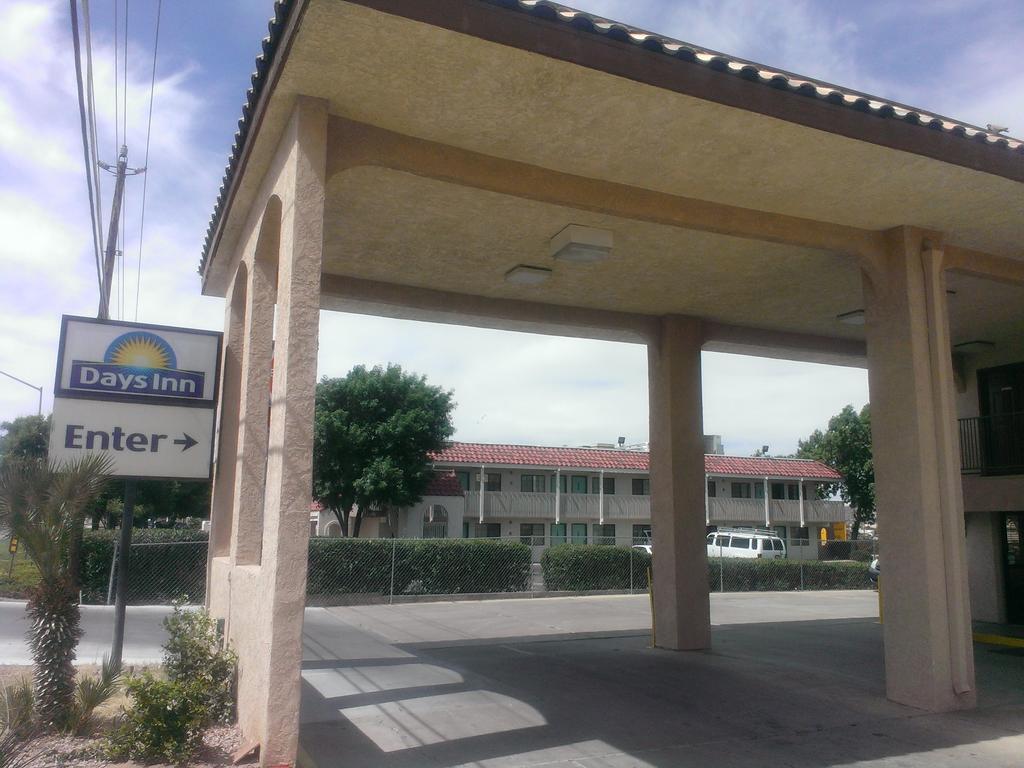 Days Inn By Wyndham Kingman East Екстериор снимка