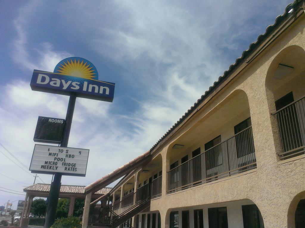 Days Inn By Wyndham Kingman East Екстериор снимка