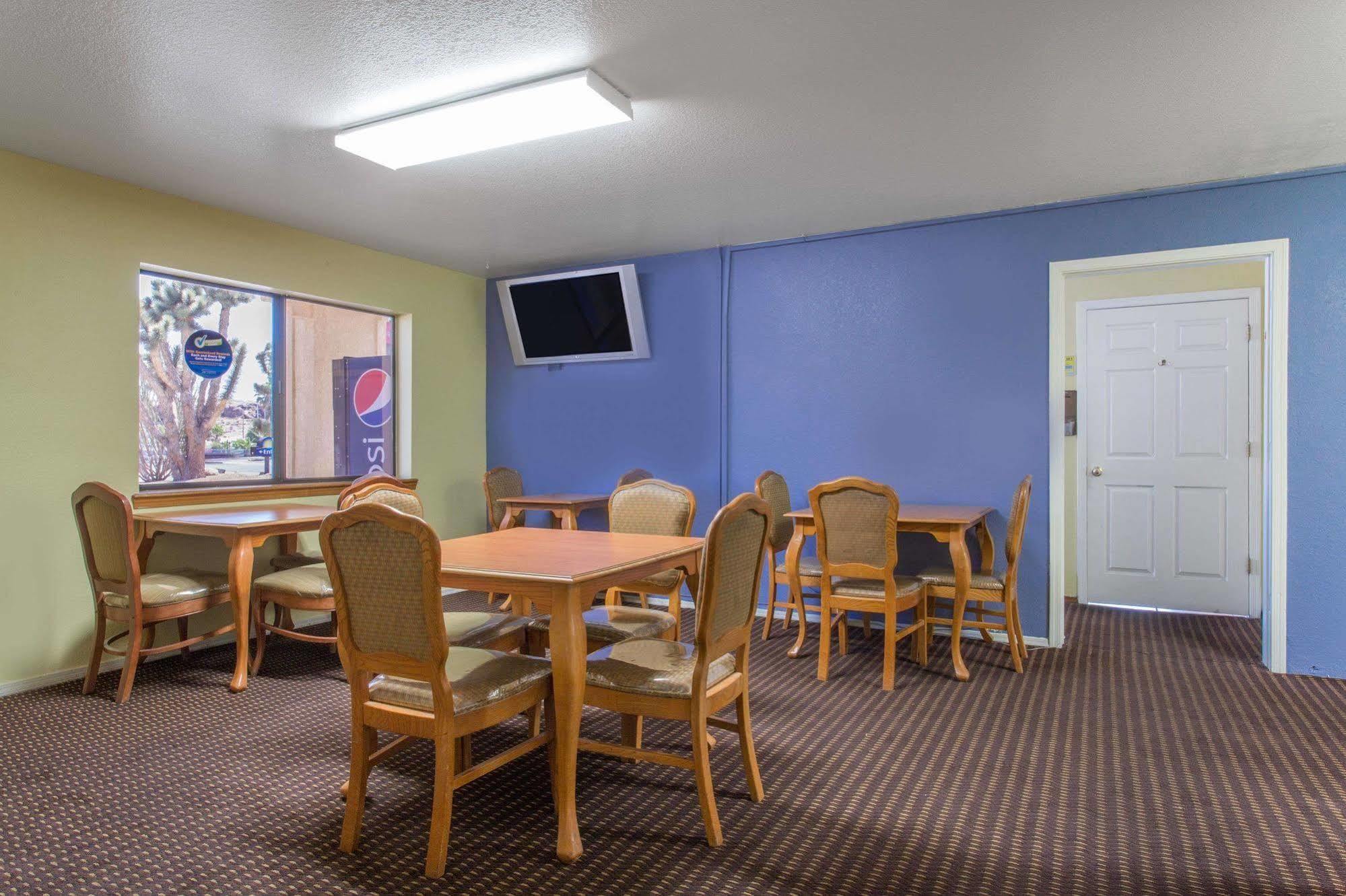 Days Inn By Wyndham Kingman East Екстериор снимка