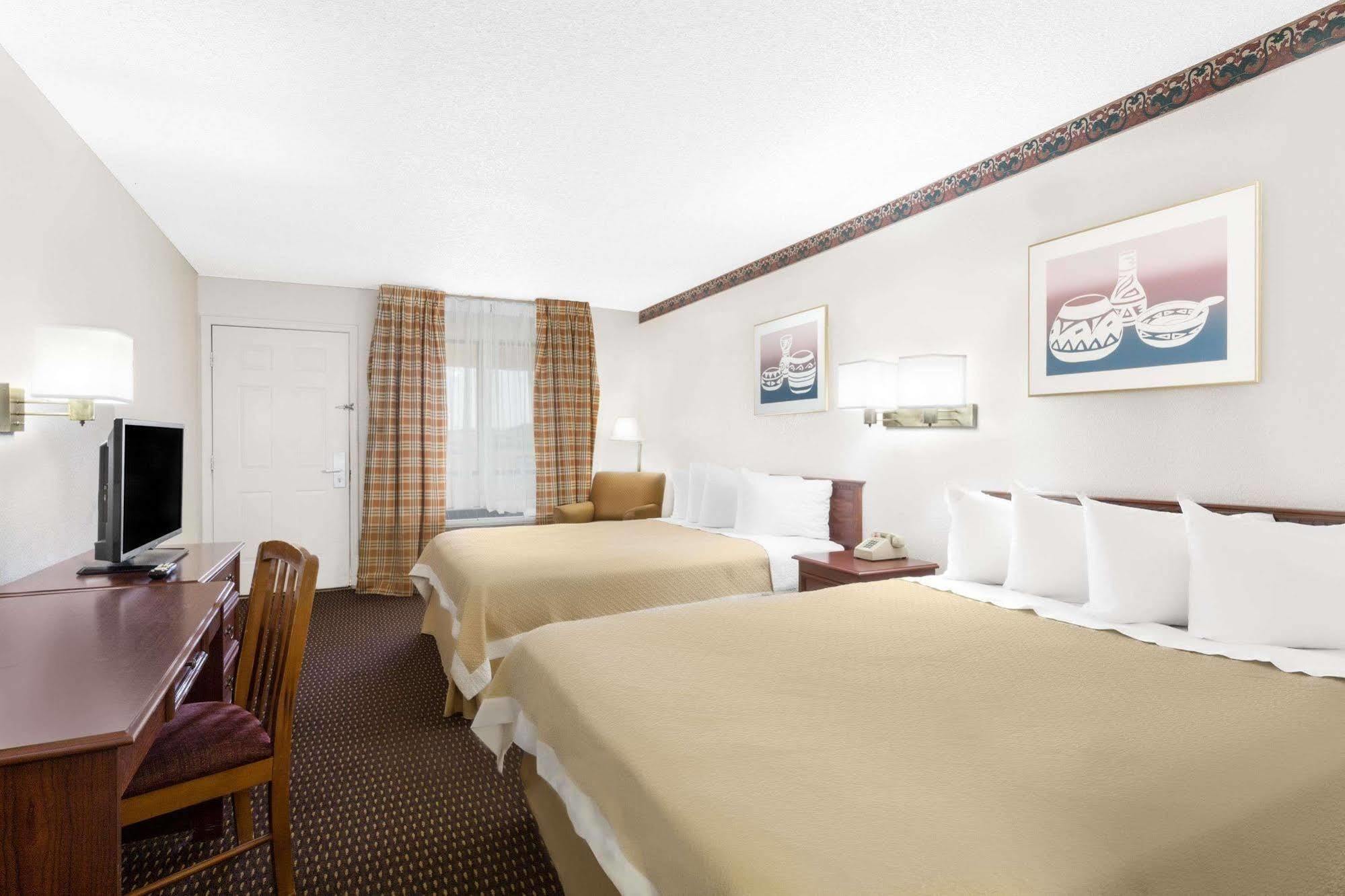 Days Inn By Wyndham Kingman East Екстериор снимка