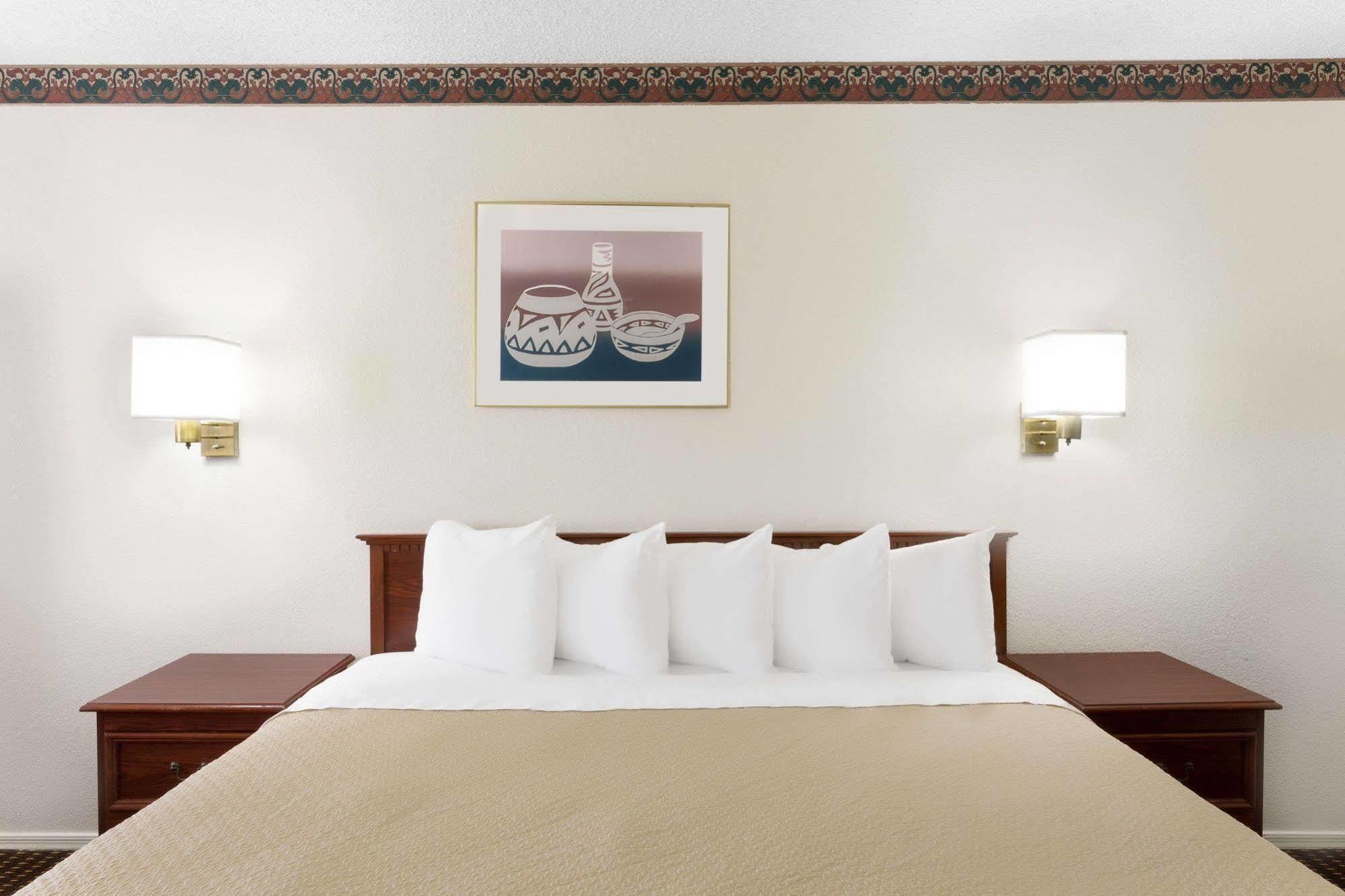 Days Inn By Wyndham Kingman East Екстериор снимка